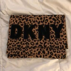 Dkny women’s scarf